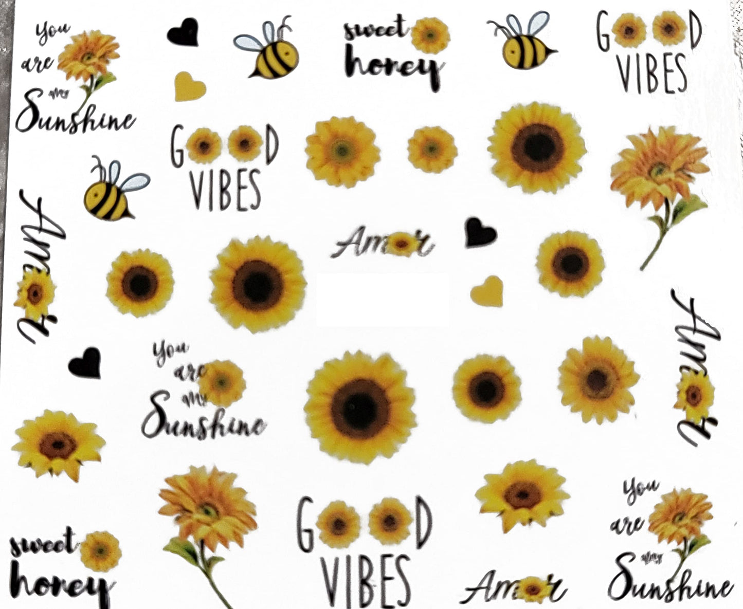 Nothing says Summer more than a Sunflower! These fingernail water decals are sure to brighten your day.