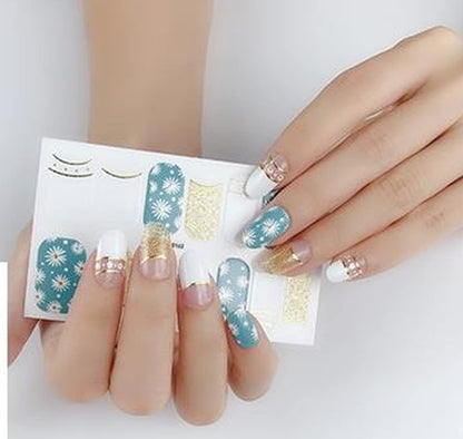 14 White Manicure Inspired Floral Design Very Classy Gold Outline with Gold Glitter and Very Cute Flower This Scream Summer