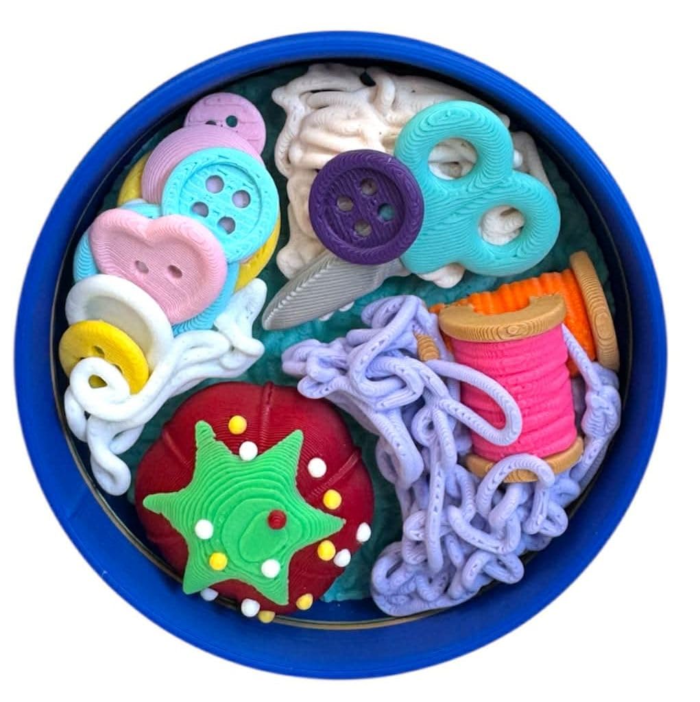 NOT A TOY – Shortbread Cookie Tin–Style Adult Desk Fidget (Blue), Decorative Stress-Relief Clicker, Ages 14+ Accessoire Sensoriel de Bureau Décoratif - Tactile desk accessory - Sensory desk object
