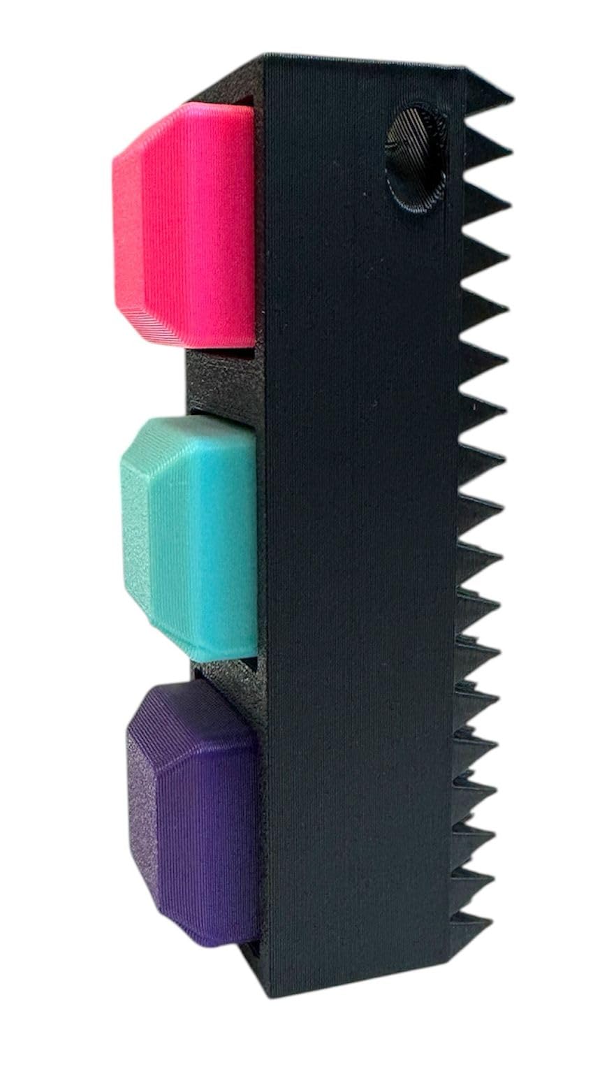 Triple-Sensory Spike Fidget Keychain – Silent Keycaps – Hot Pink/Purple/Turquoise Stim Stick – 3"×1"×0.9" / Porte-clés Fidget à Pointes – Touches Silencieuses – Rose Fuchsia/Violet/Turquoise