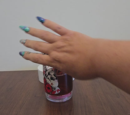 Skeleton Blood Drip 16oz Halloween Snowglobe Tumbler with Straw / Gobelet d’Halloween Gouttes de Sang 16oz avec paille