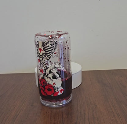 Skeleton & Skull Blood Drip 16oz Halloween Snowglobe Tumbler with Straw / Gobelet d’Halloween Gouttes de Sang 16oz avec paille (Copy)
