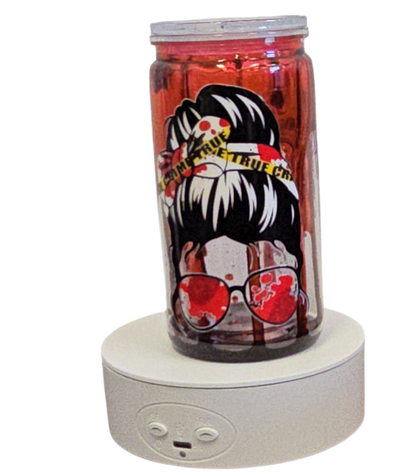 True Crime Junkie 16oz Blood Drip Halloween Snowglobe Tumbler with Straw / Gobelet d’Halloween True Crime Junkie 16oz Effet Sanglant avec paille